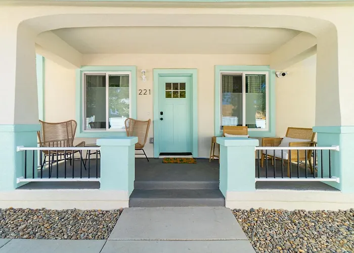 Reno Dream Cottage: Delightful 2-Bedroom Sanctuary